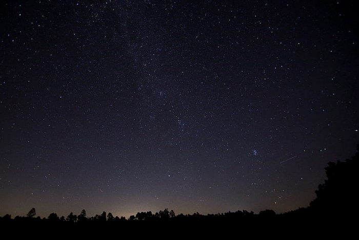 Por que as estrelas brilham?