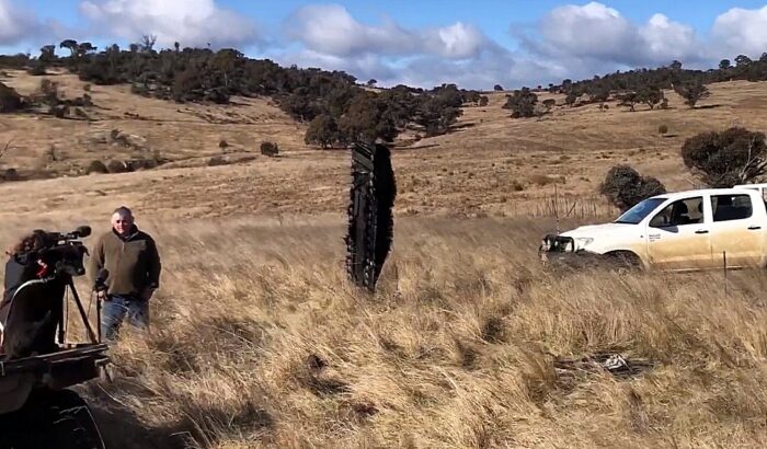Величезні шмати космічного сміття впали на фермі в Австралії. Чиї цього разу?
