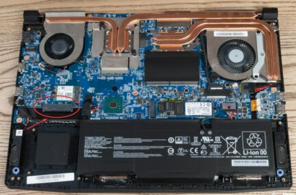 MSI Katana GF66 11UE-033.jpg