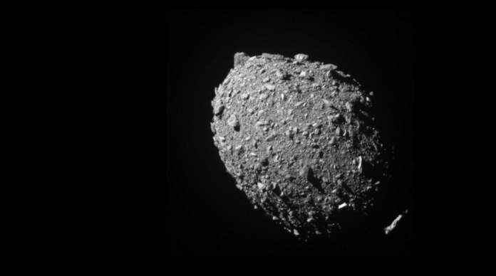 Життя могло бути занесене на Землю кометами та астероїдами
