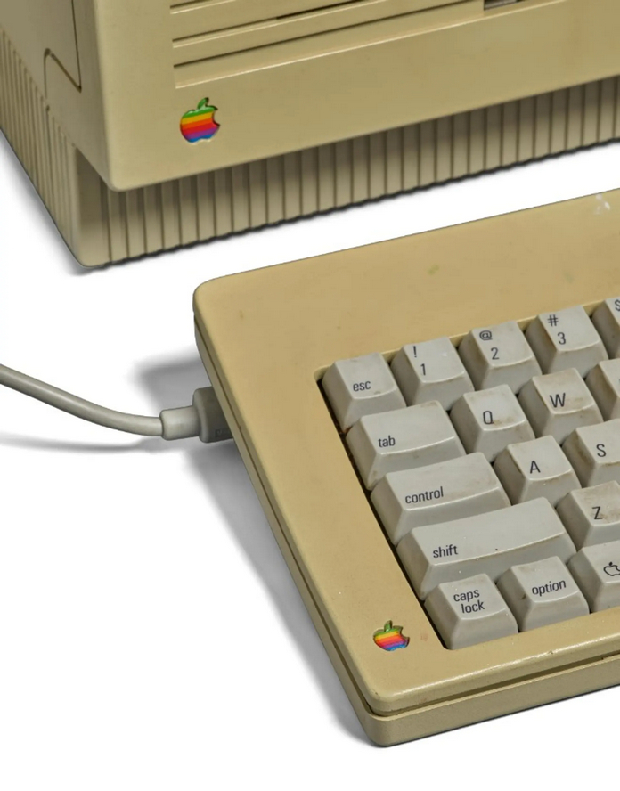 Macintosh Стіва Джобса виставили на аукціон