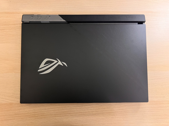 Asus Rog Strix แผลเป็น 17 SE