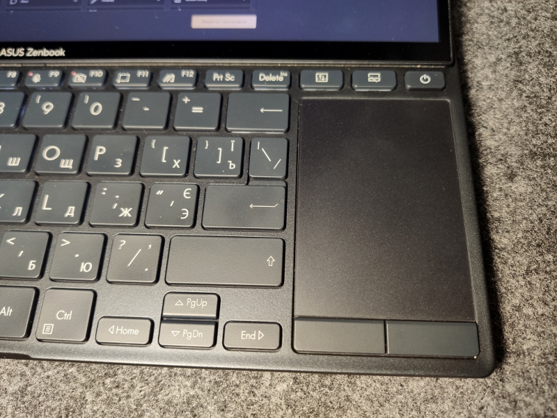 ASUS Zenbook Pro 14 Duo OLED 觸摸板