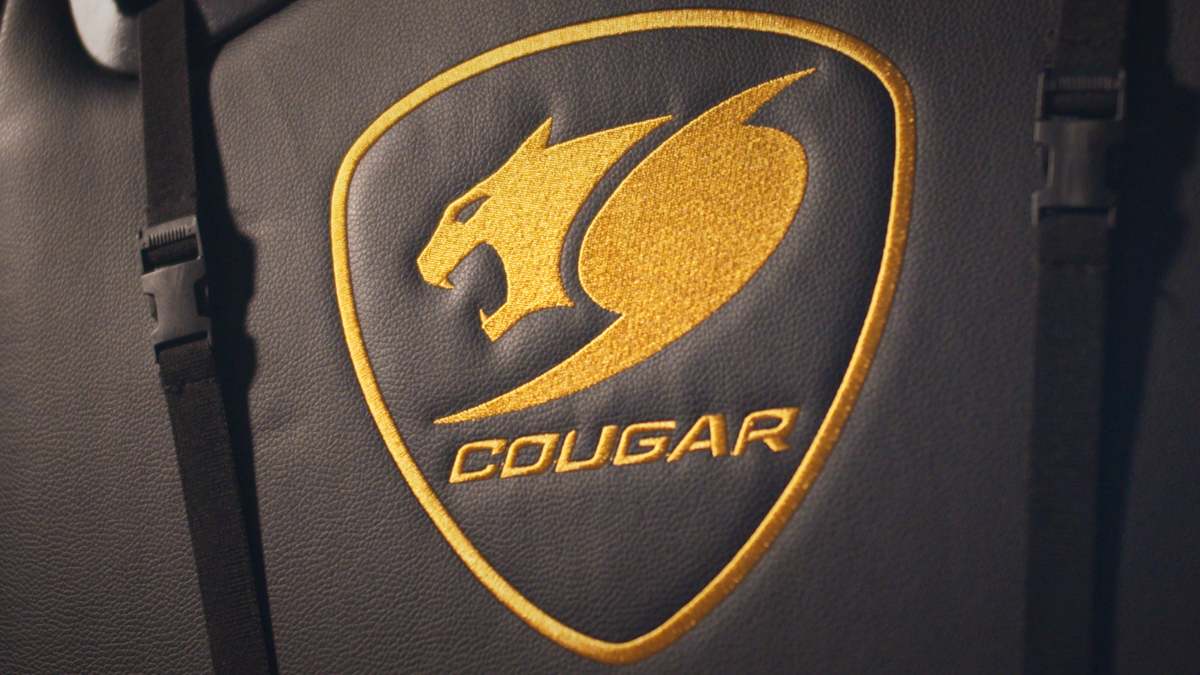 Cougar Giáp Titan Pro Hoàng Gia