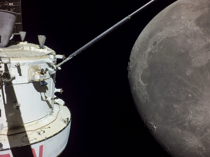 Orion сфотографував Місяць на GoPro під час останнього прольоту повз супутник