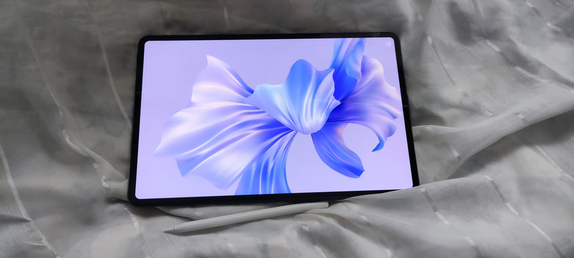 Хуавей мейт 3. Huawei Mate x3. Планшет Microsoft surface Pro 8. Huawei Fold x2.