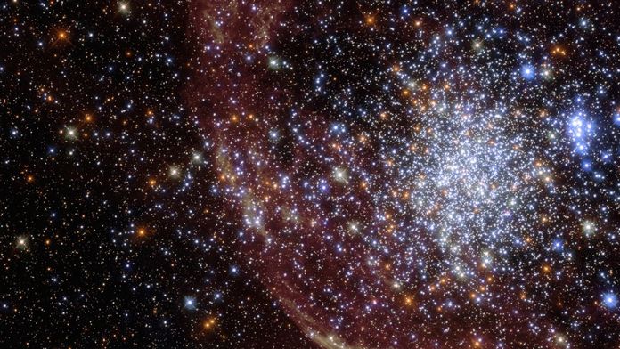 Молоді та старі зірки виблискують «туманностями» на нових фото Габбла