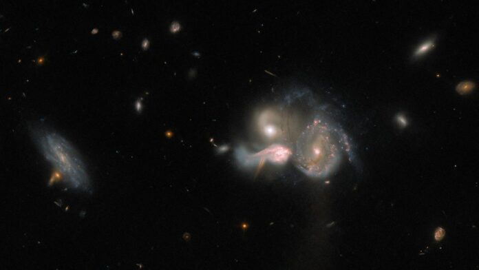 Hubbleov SDSSCGB 10189