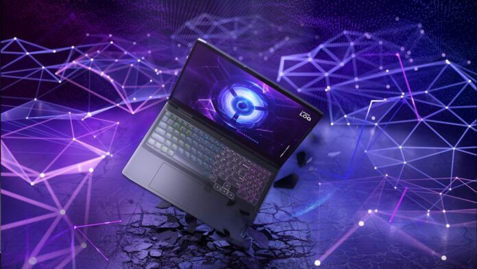 Lenovo LOQ Gaming – Nowa marka laptopów i komputerów gamingowych Laptopy Lenovo z serii Legion Slim zostały zaprojektowane z myślą o codziennych potrzebach graczy, posiadają gniazdo SD, technologię szybkiego ładowania baterii1, Windows 11, trzy miesiące darmowego Xbox Game Pass Ultimate2,3, a także dostęp do immersyjnego dźwięku Nahimic od SteelSeries 3D oraz oprogramowanie Lenovo Vantage pomagające użytkownikom w pełni wykorzystać możliwości ich urządzeń. Usługa Lenovo Premium Care zapewnia całodobowe wsparcie techniczne, wskazówki4 i pomoc, dzięki czemu gracze nie muszą tracić czasu, a dzięki Legion Arena, użytkownicy mogą stworzyć swoją bibliotekę gier, w której wszystkie tytuły będą dostępne w jednym miejscu, bez konieczności przełączania się między aplikacjami. Ponadto, gracze chcący poszerzyć swoje horyzonty — dosłownie — powinni przyjrzeć się zakrzywionemu monitorowi Lenovo Legion R45w-30 o przekątnej 44.5 cala i proporcjach 32:9 oraz nowemu monitorowi dla graczy Lenovo Legion Y34wz-30, który dzięki 34-calowemu panelowi z technologią mini-LED zapewnia wyjątkową wyrazistość i żywe kolory. “Lenovo zawsze wierzyło w umożliwienie graczom elastycznego wyboru urządzenia dostosowanego do ich potrzeb zarówno w zakresie wydajności w grach, jak i stylu życia,” powiedział Jun Ouyang, Wice Prezes i Dyrektor Generalny Segmentu Consumer Business Segment, Intelligent Devices Group w Lenovo. “Nowa seria laptopów gamingowych Lenovo Legion Slim, wraz z serią Lenovo Legion Pro, Legion Tower oraz urządzeniami gamingowymi Lenovo LOQ, wypełnią nasze portfolio gamingowe opcjami, które zaspokoją potrzeby graczy o szerokim zakresie wymagań.” Lenovo Legion Slim 7i oraz 7 (16”, 8): najbardziej elastyczne 16-calowe laptopy gamingowe na świecie, usprawnione dzięki AI 5 Najnowsza seria Lenovo Legion Slim 7 8. generacji została zaprojektowana, aby odpowiedzieć na wymagania graczy, którzy potrzebują laptopa, mogącego z łatwością uruchamiać tytuły AAA, a który jednocześnie jest wystarczająco wszechstronny by poradzić sobie z innymi zadaniami, takimi jak streaming, tworzenie treści czy praca na komputerze. Dostępne z procesorem Intel® Core™ i9-13900H 13. generacji w Lenovo Legion Slim 7i lub procesorem AMD Ryzen™ 9 7940HS w Lenovo Legion Slim 7, oba są wyposażone w grafikę NVIDIA® GeForce RTX™ 4070 i do 32GB pamięci RAM DDR5 5600MHz, które sprawiają, że tworzone i odkrywane światy na 16-calowym wyświetlaczu Lenovo PureSight o proporcjach 16:10 nabierają wyrazistości i życia. Opcje wyświetlacza dla graczy Lenovo PureSight obejmują dwa warianty: panel WQXGA 240Hz VRR 500nit do sesji gamingowych wymagających wydajności i płynności lub panel 3,2K 165Hz VRR 430nit ze 100% DCI-P3 dla twórców, którzy potrzebują wysokich rozdzielczości i najszerszej gamy kolorów do swojej pracy. Obie opcje mogą zaspokoić zróżnicowane potrzeby użytkownika. Najnowsze laptopy z serii Legion Slim zostały zaprojektowane tak, aby pozostawały chłodne nawet przy dużym obciążeniu dzięki zaawansowanemu systemowi termicznemu Lenovo Legion ColdFront 5.0, wyposażonemu w poczwórne miedziane hybrydowe rurki cieplne, mieszankę termiczną z wymianą fazową oraz zupełnie nowy wlot powietrza i system 90-łopatkowych wentylatorów – co skutkuje zmniejszeniem o 48dB w trybie wydajności w porównaniu z poprzednią zastosowaną technologią. Optymalizacja termiczna jest jeszcze bardziej zaawansowana dzięki wbudowanemu układowi Lenovo LA AI, który dynamicznie dostosowuje moc systemu chłodzenia, aby zmaksymalizować liczbę klatek na sekundę i zminimalizować hałas, co pozwala Lenovo Legion Slim 7i oraz 7 osiągać nawet 140W TDP. Bateria o mocy 99.99W — największa dozwolona w wewnętrznej kabinie większości samolotów — pozwala użytkownikom w razie potrzeby na nieprzerwaną pracę nawet przez 10 godzin1. Super Rapid Charge zapewnia pełne naładowanie w zaledwie 80 minut1,6 za pośrednictwem adaptera 230W Slim Adapter, oba porty USB-C® obsługują ładowanie 140W, a także DisplayPort™ 1.4. Wi-Fi 77 jest obsługiwane dzięki karcie Filogic 380 Wi-Fi 7 firmy MediaTek, zaprojektowanej tak, aby zmaksymalizować prędkość Internetu. Pełnowymiarowa klawiatura Lenovo Legion TrueStrike z pełną klawiatura numeryczną, dużymi klawiszami strzałek i 1.5mm skokiem klawiszy została zaprojektowana z myślą o komfortowym pisaniu. Klawiaturę można dostosować do własnych potrzeb zarówno dzięki wymiennym nasadkom klawiszy WSAD, jak i podświetleniu RGB na klawiszach Lenovo Legion Spectrum, a dla osób poszukujących bardziej stonowanej estetyki dostępne jest także białe podświetlenie. Cała ta moc obliczeniowa mieści się w smukłej (17.99mm w najcieńszym miejscu), całkowicie metalowej obudowie dostępnej w kolorach Storm Grey lub Glacier White8, która waży niecałe 2kg, dzięki czemu Lenovo Legion Slim 7i oraz 7 są najbardziej elastycznymi w użytkowaniu laptopami Lenovo Legion Slim w historii. Lenovo Legion Slim 5i and 5 (16”, 8): Najbardziej przenośny 16-calowy laptop do gier na świecie, usprawiony dzięki AI5 Lenovo Legion wierzy w zapewnienie graczom jak największego wyboru i elastyczności za sprawą nowej 8. generacji uzupełniającej portfolio Legion — Lenovo Legion Slim 5i oraz 5. Wybór zaczyna się od rozmiaru laptopa: Lenovo Legion Slim 5 oraz 5i są dostępne w wersji 16-calowej, a także nawet 14-calowej w Lenovo Legion Slim 5 wyposażonym w panel OLED. 1,2 Lenovo Legion Slim 5i jest dostępny z procesorem Intel Core i7-13700H 13. generacji, natomiast Lenovo Legion Slim 5 z procesorem AMD Ryzen 9 7840HS. Oba modele są dostępne z kartą graficzną NVIDIA GeForce RTX 4070 Laptop GPU. Dzięki większym hybrydowym miedzianym rurkom i rurkom cieplnym, mieszance termicznej ze zmianą fazy, zwiększonym wlotom i wylotom powietrza, a także systemowi podwójnych wentylatorów polimerowych z cieczą 12V Legion ColdFront 5.0 pomaga znacznie optymalizować temperaturę urządzenia, jednocześnie zapobiegając zjawisku thermal throttlingu. Na pokładzie znajduje się również układ LA1 AI, który zasila Lenovo AI Engine+, kontrolujący termikę w celu dynamicznego rozdzielenia mocy pomiędzy CPU i GPU, aby zoptymalizować wydajność i zminimalizować hałas wentylatora. Układ LA w połączeniu z wariantami GPU o wysokiej mocy, takimi jak NVIDIA GeForce RTX 4070 GPU, pozwala Lenovo Legion Slim 5i na osiągnięcie 160W TDP, co jest idealnym rozwiązaniem dla graczy, którzy nie chcą rezygnować z mocy podczas rozgrywki. Dostępne są także opcje z mniej wydajnymi procesorami graficznymi, które pozwalają na jeszcze większe wyszczuplenie obudowy laptopa (do grubości zaledwie 19,7 mm w najcieńszym miejscu). Jest to idealne rozwiązanie dla graczy, którzy chcą mieć laptopa ważącego jedynie 2,3 kg, który jest równie przenośny, co wydajny. Wszystkie laptopy z serii Lenovo Legion Slim 5 można skonfigurować z maksymalnie 32GB pamięci RAM DDR5 5600Mhz z możliwością rozszerzenia do 64GB. Za metalową obudową kryje się 16-calowy ekran Lenovo PureSight dla graczy o rozdzielczości WQXGA 16:10 500nit i częstotliwości odświeżania do 240 Hz z VRR, który pozwala w pełni wykorzystać moc urządzenia i przenosi każdą rozgrywkę na zupełnie nowym poziom. Bateria o pojemności do 80Wh zapewnia do 8 godzin1 pracy na pojedynczym ładowaniu i obsługuje Super Rapid Charge6, co oznacza mniej czasu ładowania, a więcej czasu korzystania z urządzenia w podróży. Dzięki portowi USB-C, który obsługuje ładowanie 140 W, użytkownik bez większych problemów może zostawić ładowarki Slim w domu, aby uzyskać jeszcze większą mobilność. Pełnowymiarowa klawiatura Legion TrueStrike jest konfigurowalna dzięki wymiennym nasadkom klawiszy WSAD, a także 4-strefowemu oświetleniu RGB Legion Spectrum, które cieszy oczy i doskonale komponuje się z obudową Storm Grey8 czy Misty Grey8. W celu uzyskania bardziej dyskretnego wyglądu dostępna jest także klawiatura podświetlana całkowicie na biało8. Monitory gamingowe, które są jednocześnie urządzeniami do działania w świecie pracy hybrydowej. Najnowsza para monitorów gamingowych Lenovo Legion oferuje dwa ultra szerokie wyświetlacze stworzone do wciągającej rozgrywki. Od zabawy do skupienia: przełączanie się między grą a pracą stało się właśnie niezwykle proste - oba gamingowe monitory Lenovo Legion Y34wz-30 oraz R45w-30 oferują wielozadaniową elastyczność PIP/PBP, KVM, a także technologię Lenovo True Split, która pozwala na podział wyświetlacza na dwa osobne monitory przy użyciu tylko jednego kabla wejściowego. Wbudowane w obu monitorach szybkie złącze 2.5G RJ45 zapewnia trwalsze, płynniejsze i bardziej stabilne połączenie podczas intensywnych rozgrywek multiplayer oraz spotkań. Oba monitory są zgodne z oprogramowaniem Lenovo Artery, które oferuje graczom zaawansowane funkcje umożliwiające dokładne dostosowanie wyświetlaczy, a także narzędzia do gier, które zapewniają dodatkową przewagę podczas rozgrywki. Gracze, którzy wymagają dokładnego odwzorowania kolorów, kontrastu i odpowiedniej szybkości, nie muszą już szukać dalej. Nowy gamingowy monitor Lenovo Legion Y34wz-30 wyposażony w 34-calowy, ultra szeroki, zakrzywiony panel WQHD mini-LED DisplayHDR 1000 zapewnia realistyczny kontrast między głębokimi cieniami a wyrazistą jasnością. Dzięki 125% sRGB, 95% DCI-P3 10bitowej głębi kolorów i dokładności kolorów Delta E