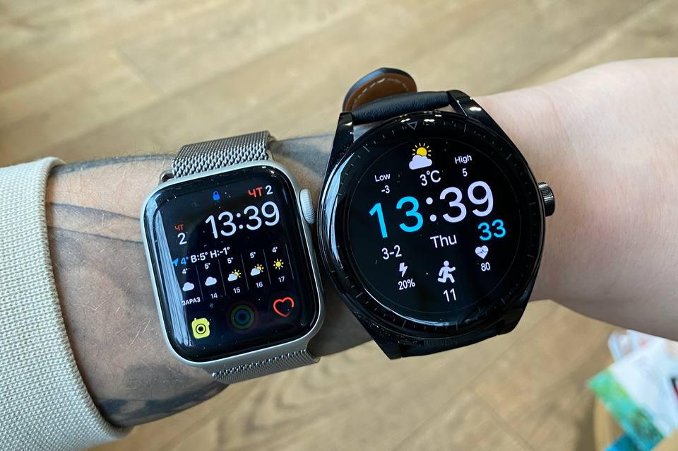 Huawei Watch Buds and Apple Watch 41 mm