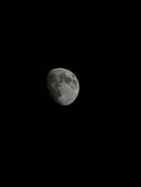 Shembuj fotografish të kamerës P60 Pro: Zoom Moon