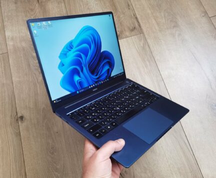 realme-Book-deep-blue.jpg