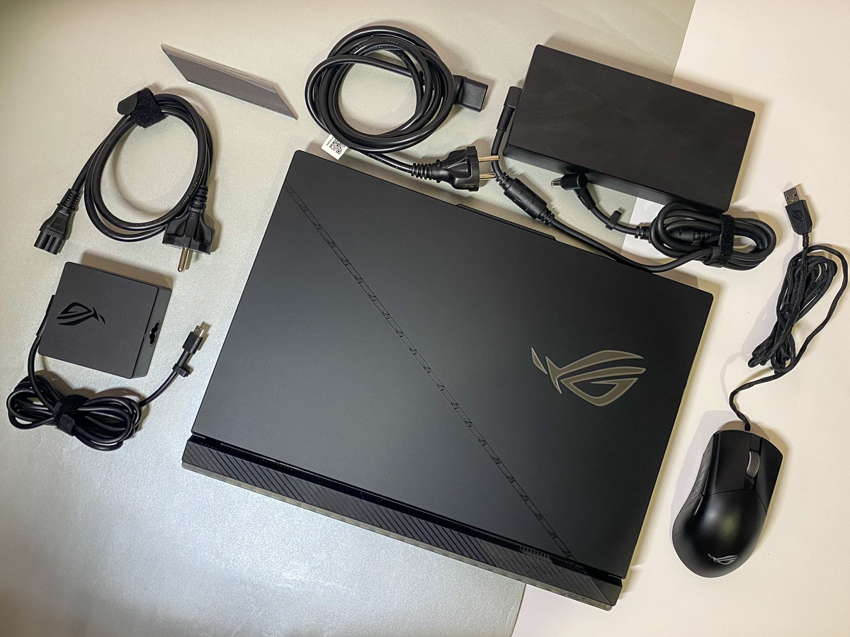 ASUS ROG Strix Scar 16 - in-box content