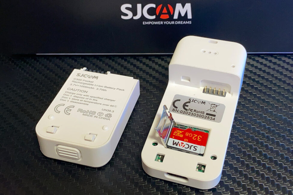 SJCAM C300 POCKET veiksmo kameros apžvalga – atminties kortelės dėklas