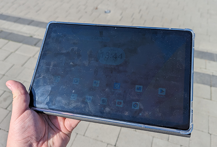 Cubot Tab 40 under direct sunlight