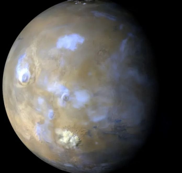 Wetenschappers hebben patronen ontdekt in wolken op Mars