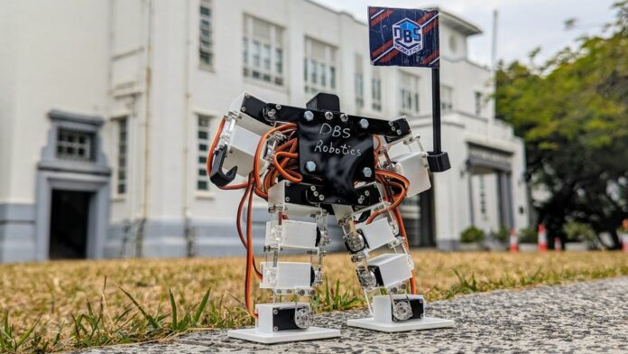 Il più piccolo robot umanoide