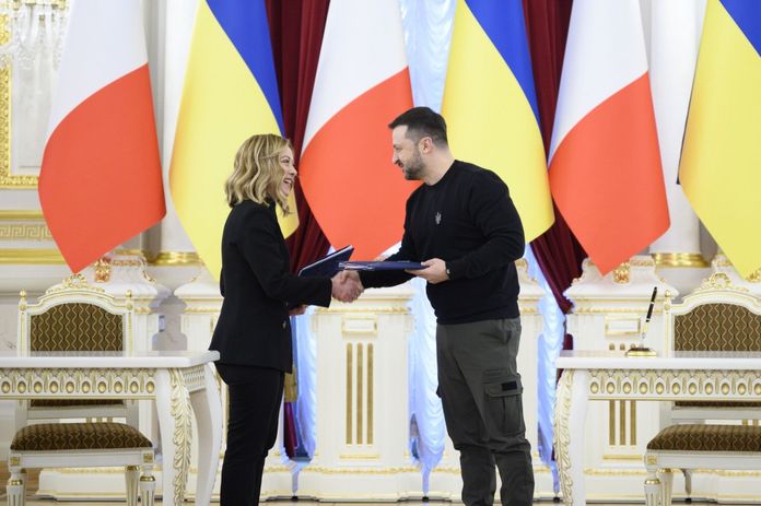 Україна підписала двосторонні безпекові угоди з Італією та Канадою Україна підписала двосторонні безпекові угоди з Італією та Канадою