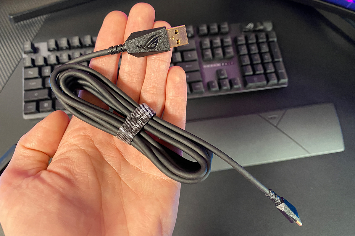 ASUS ROG Strix Scóip II & ASUS ROG Strix Raon feidhme II RX