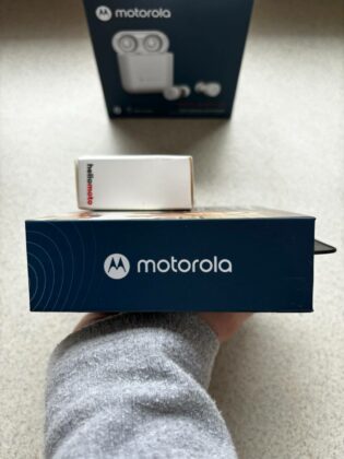 Moto Buds 120: box