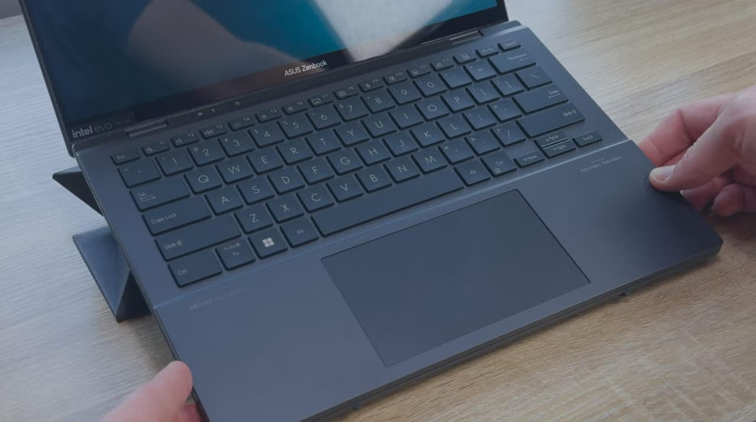  Zenbook Duo (2024) UX8406