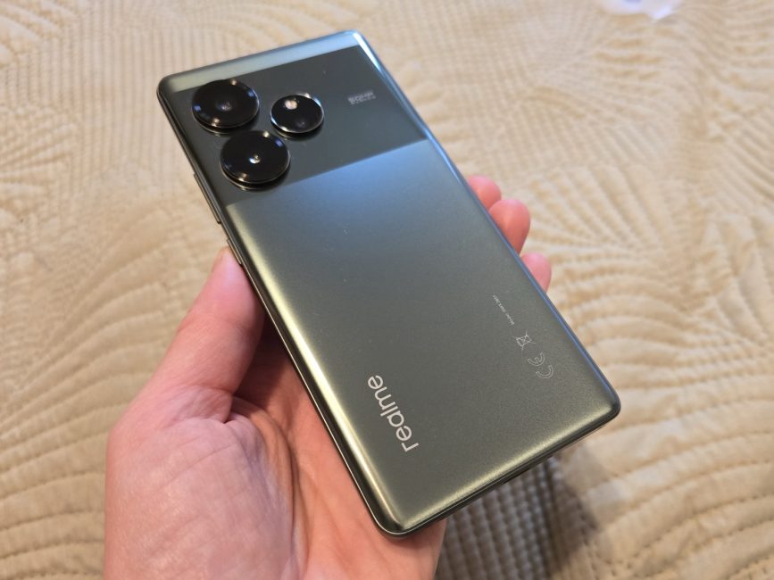 realme GT 6