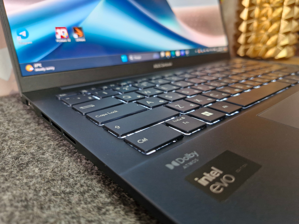 ASUS Zenbook 14 OLED