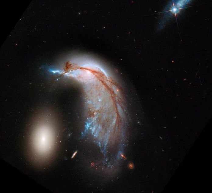 Arp 142 Hubble