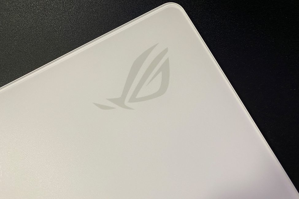 ASUS ROG Moonstone Ace L