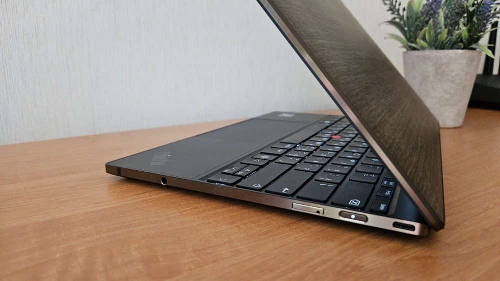 Lenovo ThinkPad Z13 Gen 2