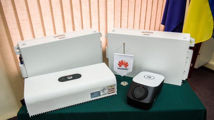 Huawei подарувала обладнання для лабораторії КПІ Huawei подарувала обладнання для лабораторії КПІ