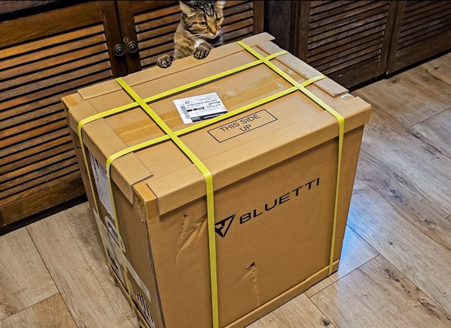 BLUETTI AC200L Unpacking