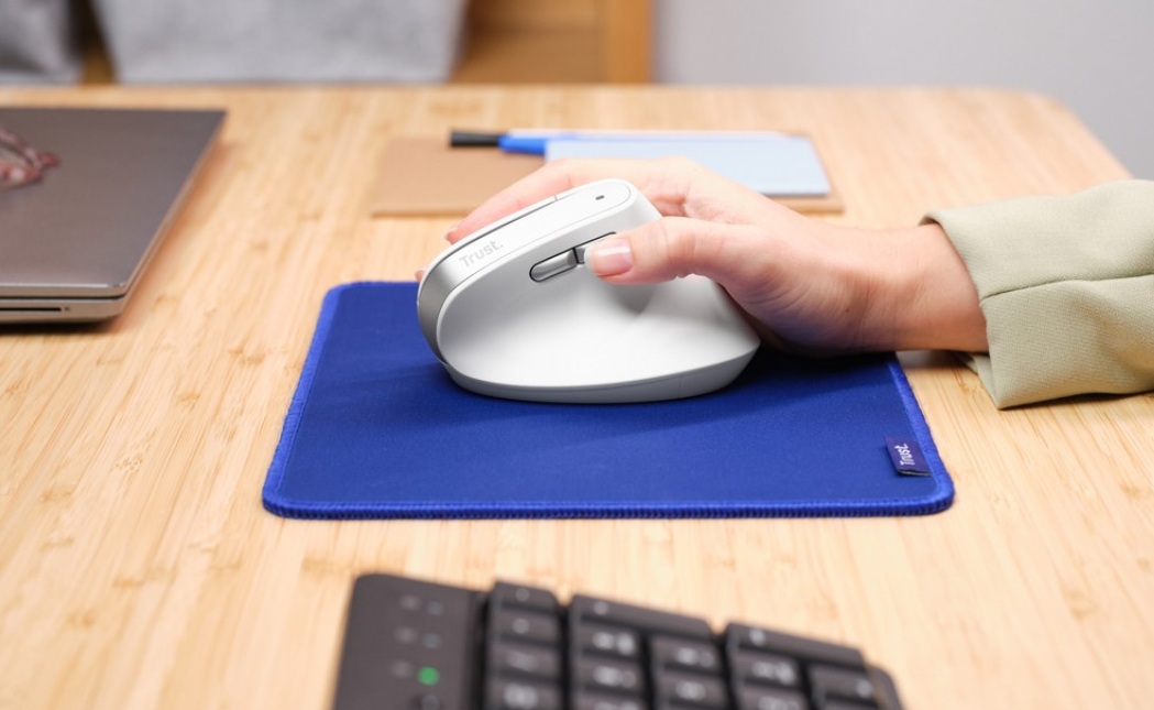 Trust Bayo+ Multidevice Ergonomic Wireless Mouse Trust Bayo+ Multidevice Ergonomic Wireless Mouse