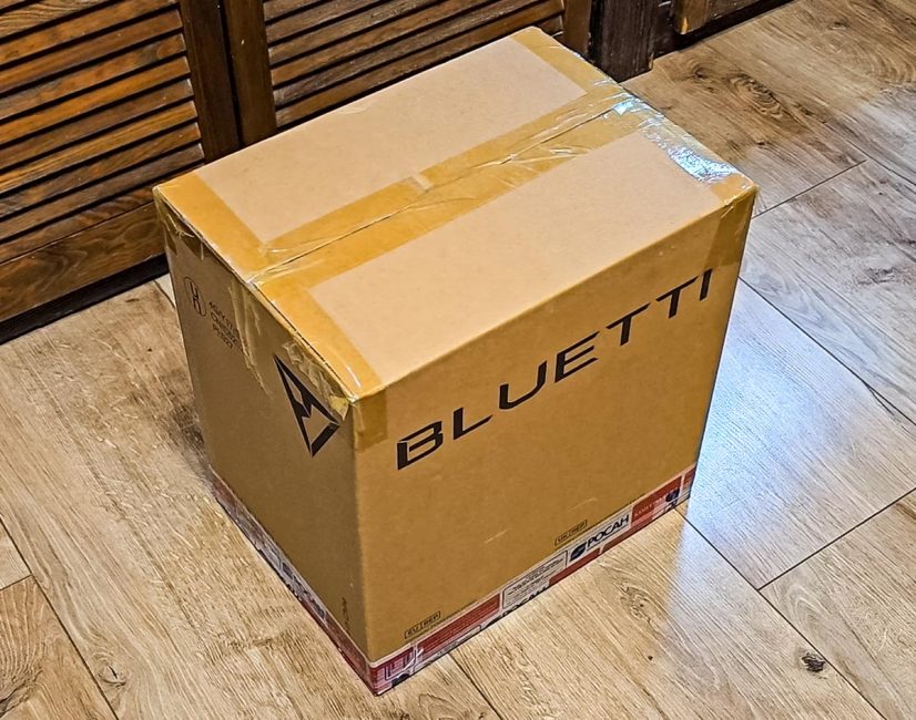 BLUETTI AC70 Package