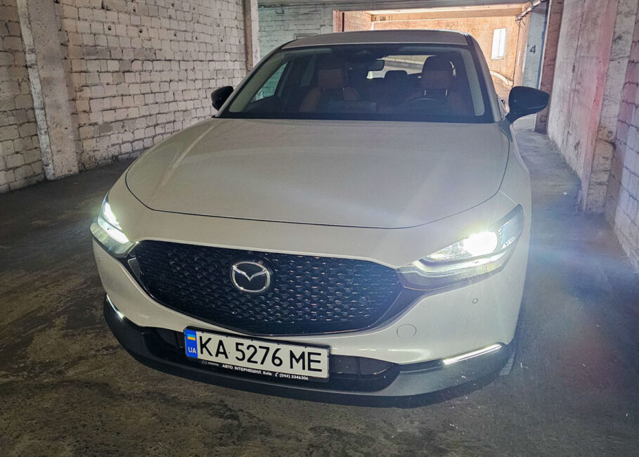 Mazda CX-30 Head light