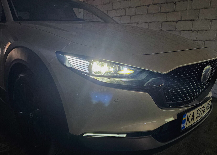 Mazda CX-30 Head light