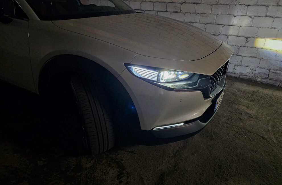 Mazda CX-30 Head light