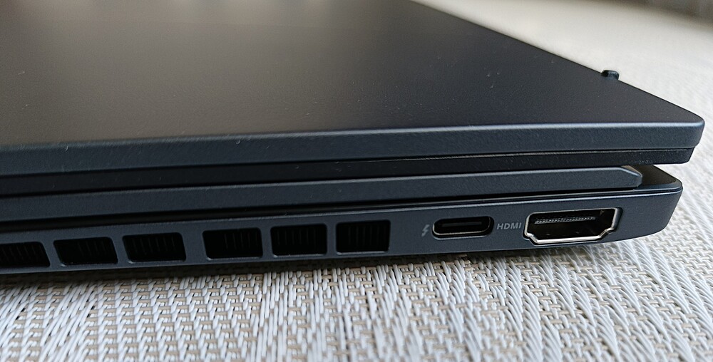 ASUS Zenbook DUO 2025