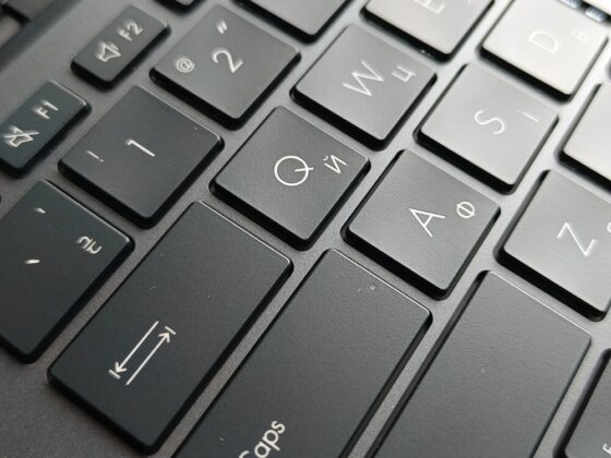 ASUS Zenbook DUO 2025