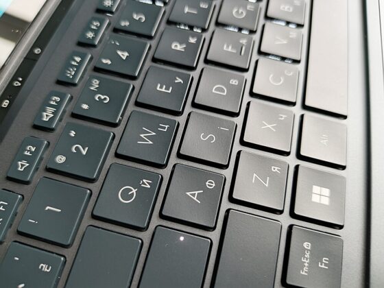 ASUS Zenbook DUO 2025