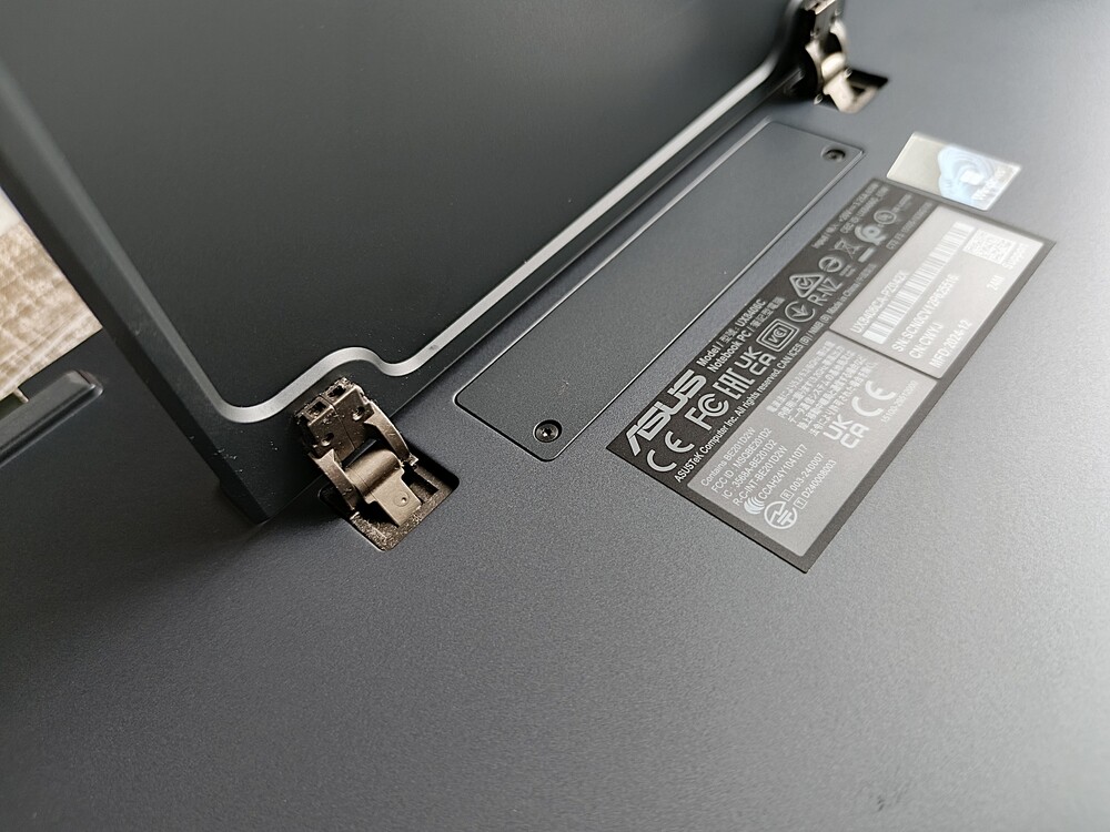 ASUS Zenbook DUO 2025