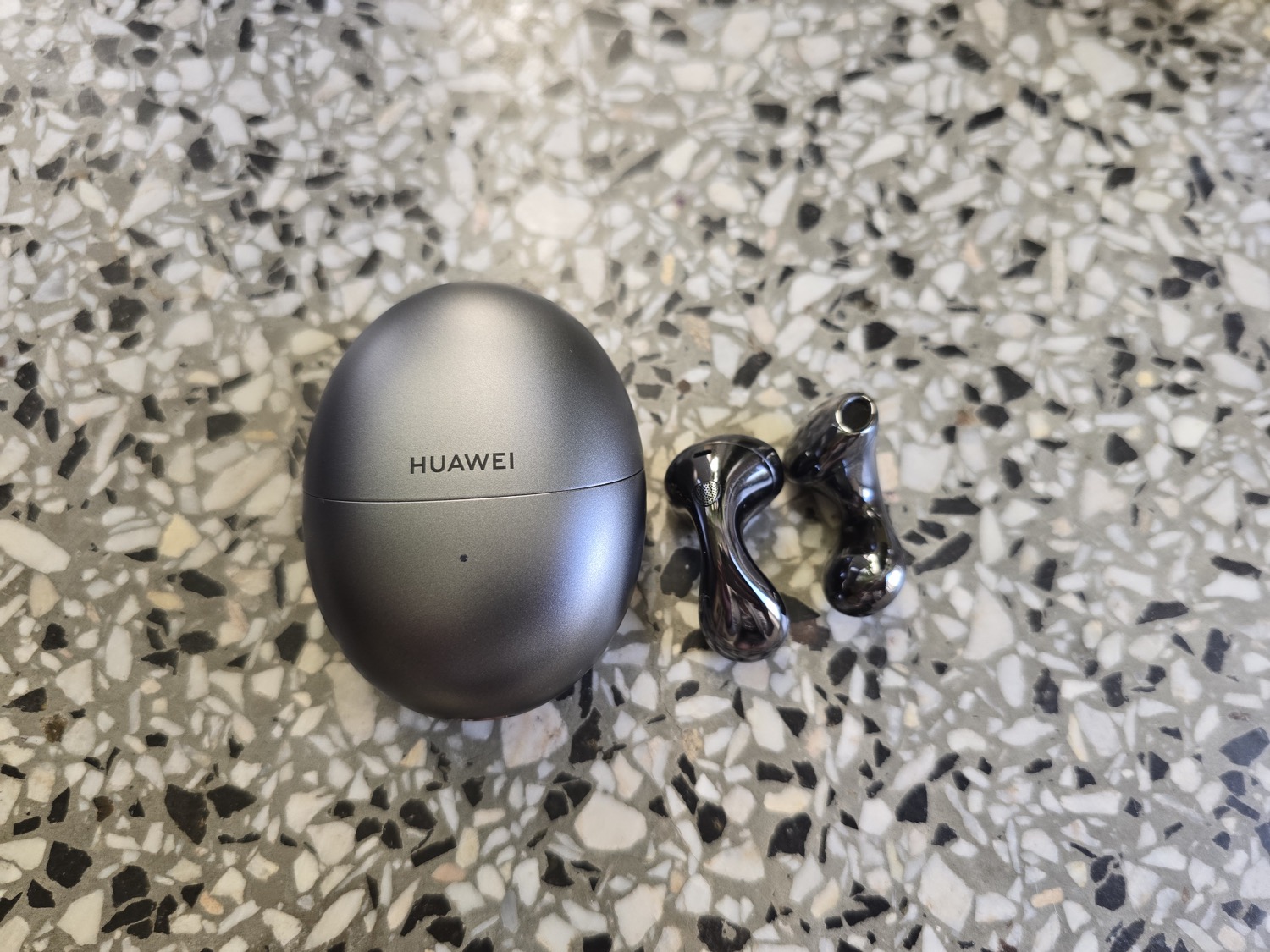 Huawei FreeBuds 6 レビュー – フラッグシップオープンフィット