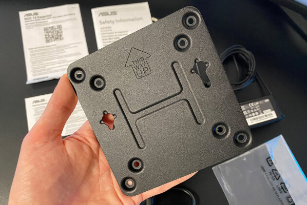ASUS NUC 14 Essential