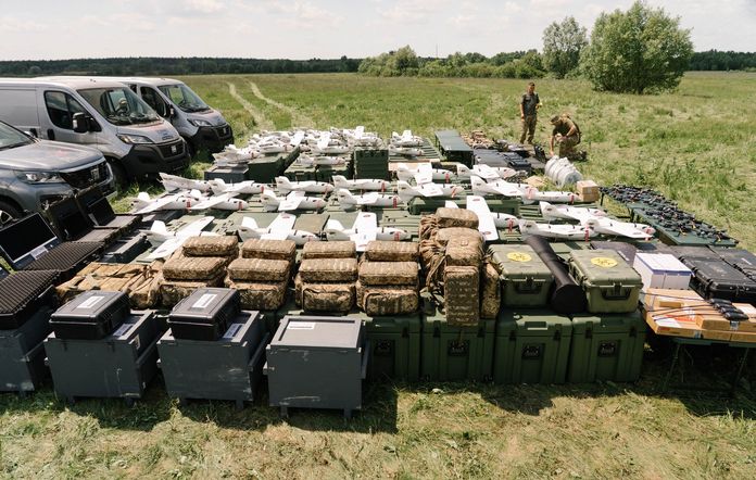 Нова пошта і «Повернись живим» передали на Схід техніку на 143 млн грн Нова пошта і «Повернись живим» передали на Схід техніку на 143 млн грн
