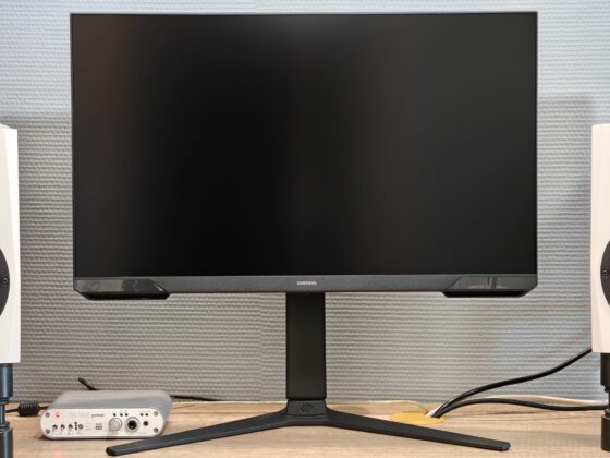 Різні положення підставки Samsung 24" Odyssey G3 G30D