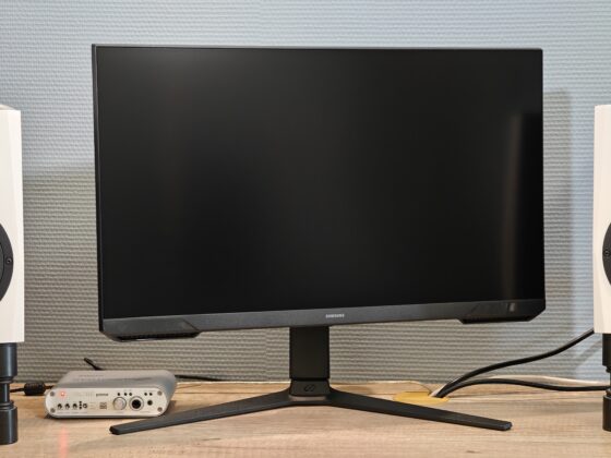 Різні положення підставки Samsung 24" Odyssey G3 G30D