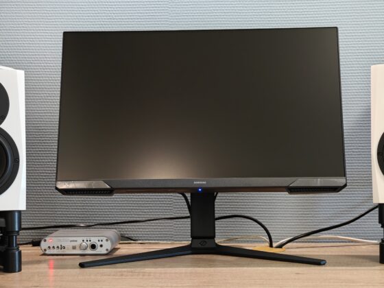Різні положення підставки Samsung 24" Odyssey G3 G30D