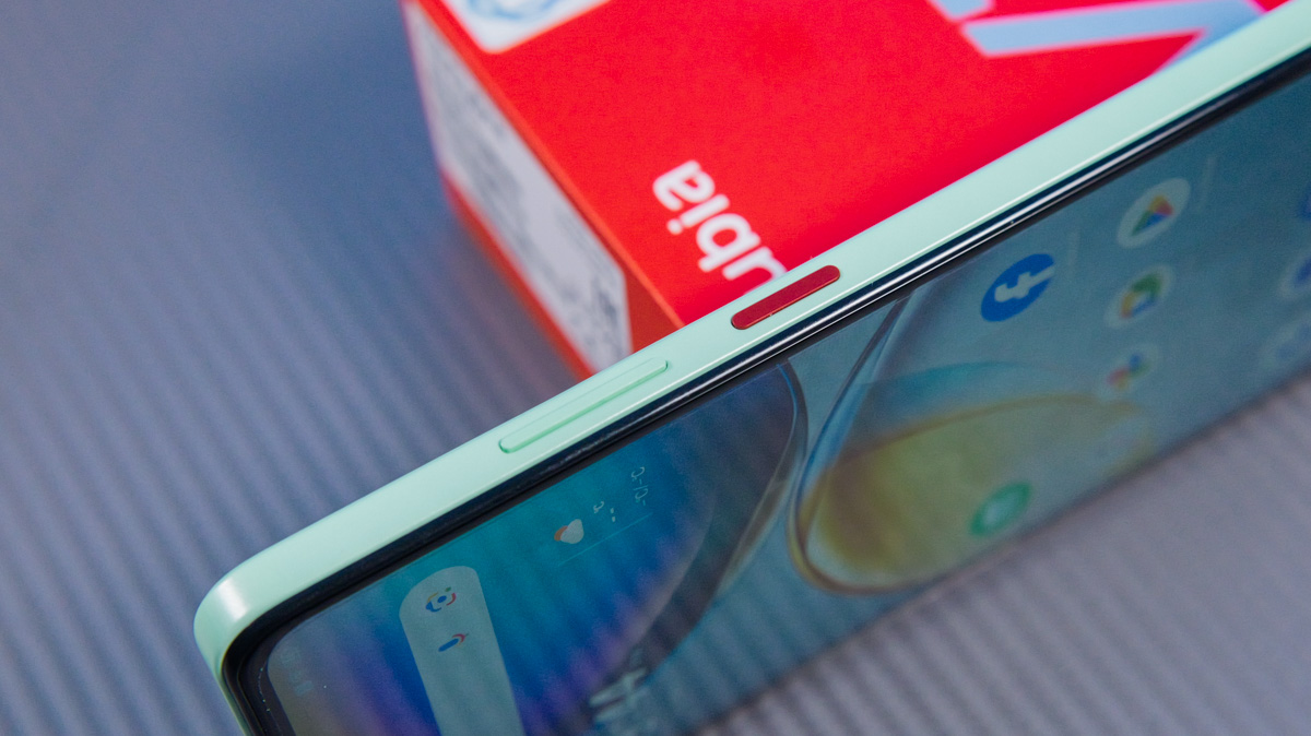 ZTE Nubia V70