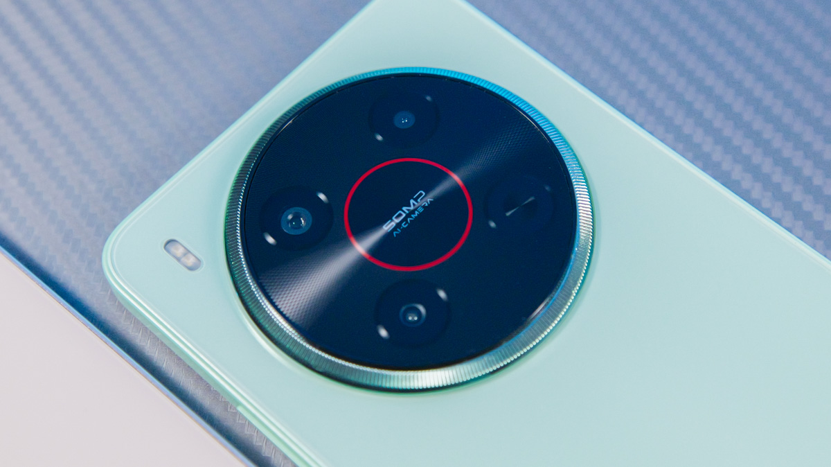 ZTE Nubia V70