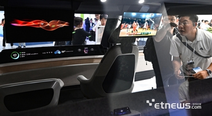Samsung постачатиме OLED-дисплеї для Mercedes-Benz Samsung постачатиме OLED-дисплеї для Mercedes-Benz